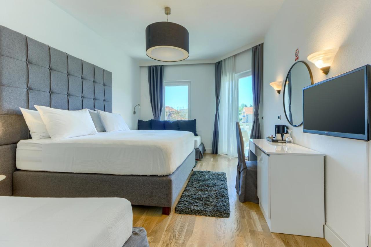 Hotel Riva With Swimming Pool