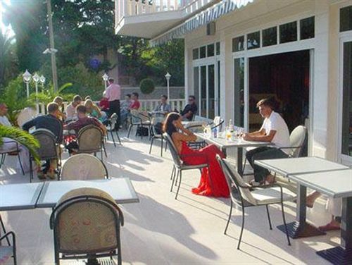 Hotel Riva With Swimming Pool