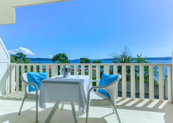 Hotel Riva Kastela With Swimming Pool