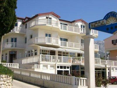 Riva With Swimming Pool Hotel