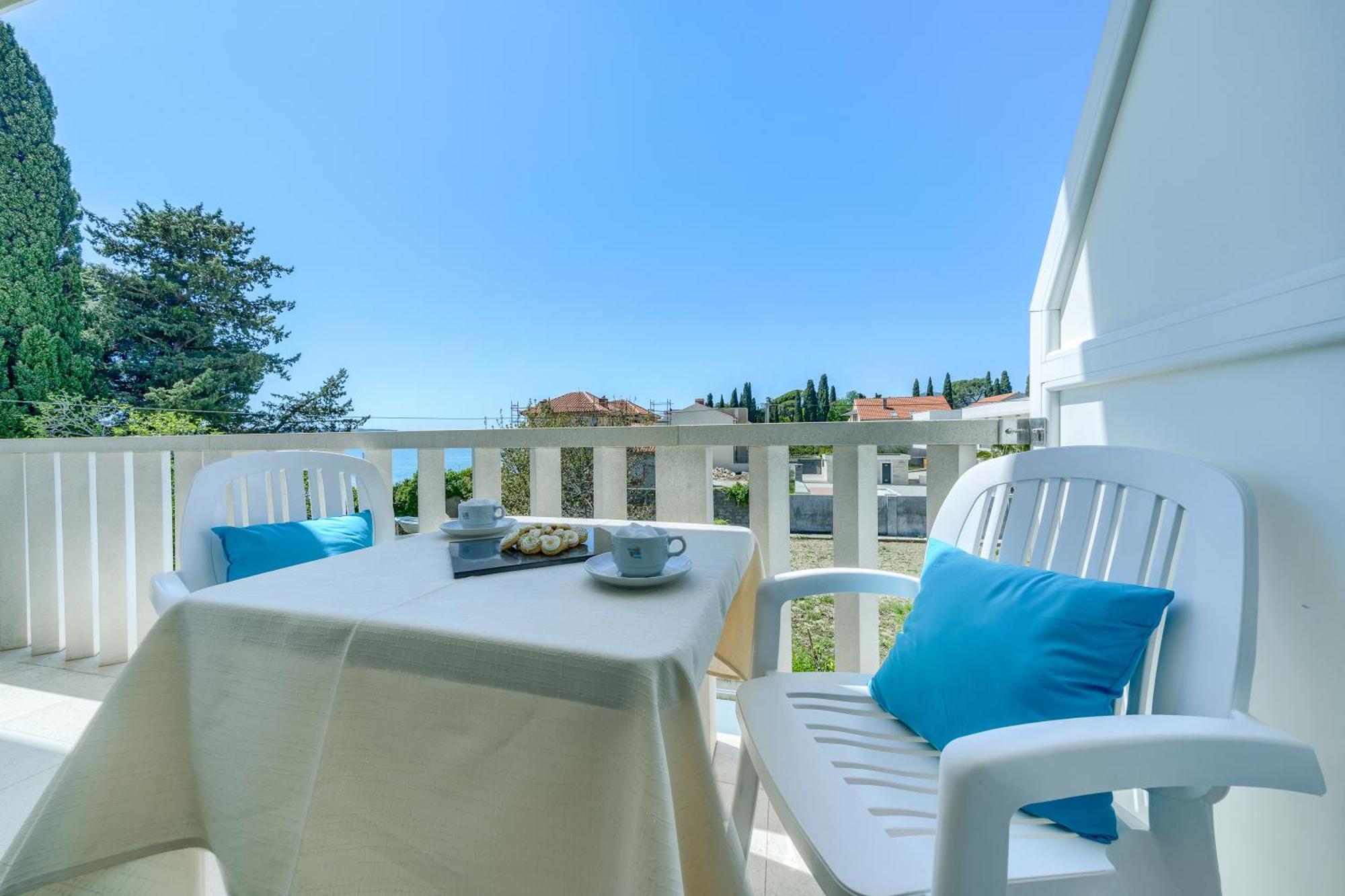 Riva With Swimming Pool 4*